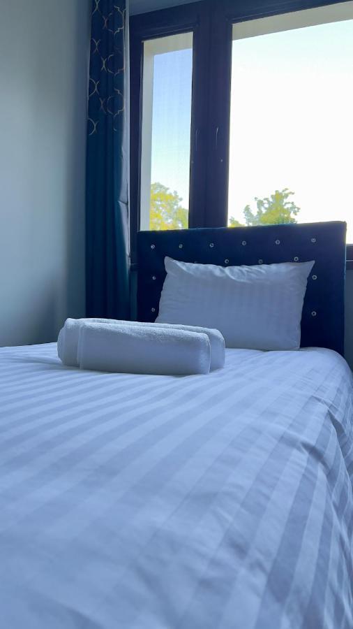 Aparthotel W Dolinie Stawow Zator By Housine Las Ngoại thất bức ảnh