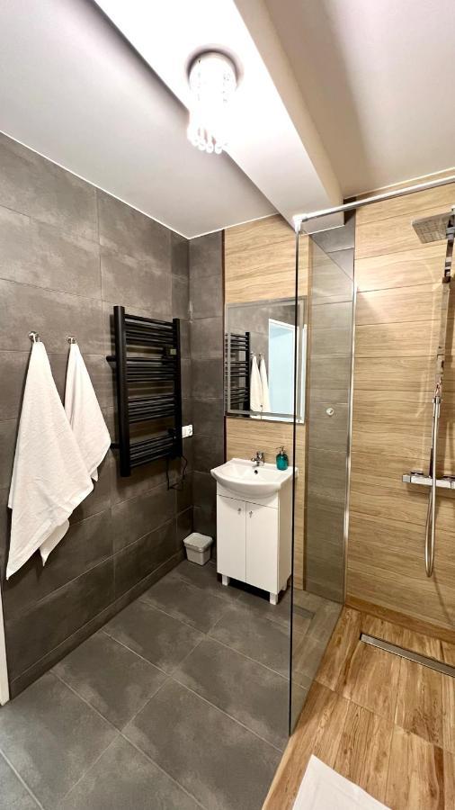 Aparthotel W Dolinie Stawow Zator By Housine Las Ngoại thất bức ảnh