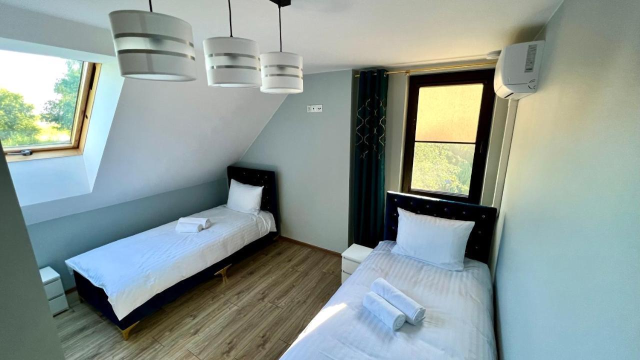 Aparthotel W Dolinie Stawow Zator By Housine Las Ngoại thất bức ảnh