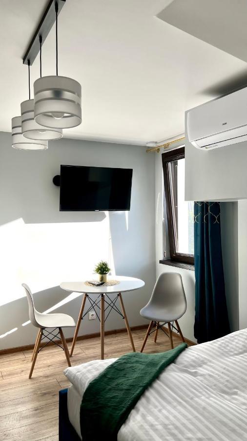 Aparthotel W Dolinie Stawow Zator By Housine Las Ngoại thất bức ảnh