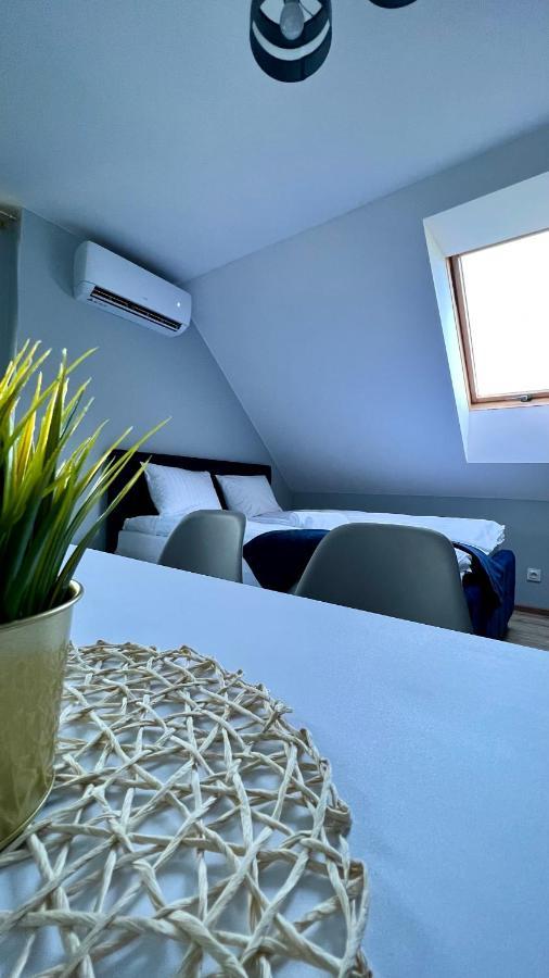 Aparthotel W Dolinie Stawow Zator By Housine Las Ngoại thất bức ảnh
