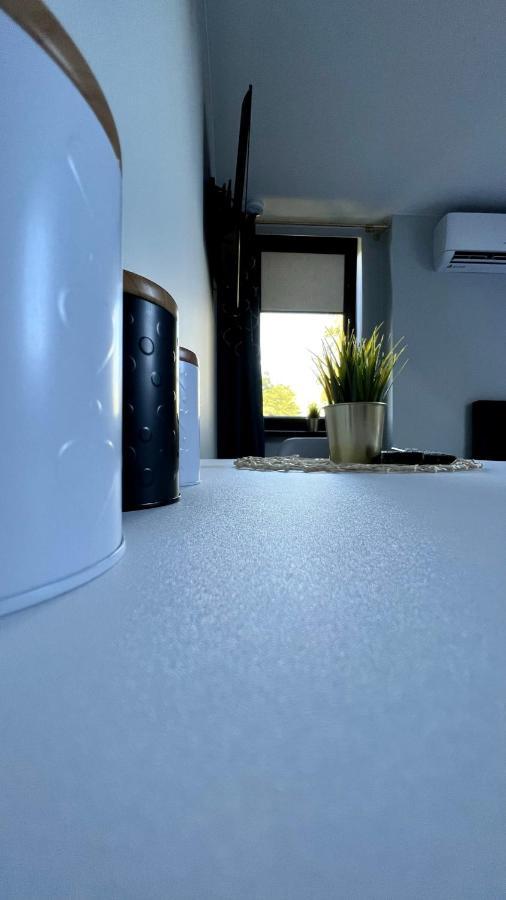 Aparthotel W Dolinie Stawow Zator By Housine Las Ngoại thất bức ảnh