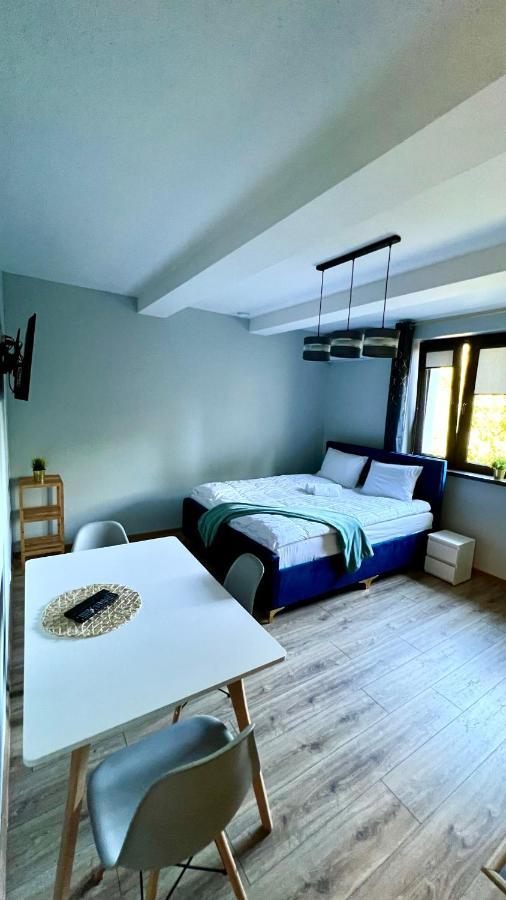 Aparthotel W Dolinie Stawow Zator By Housine Las Ngoại thất bức ảnh