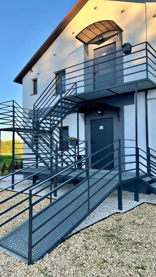 Aparthotel W Dolinie Stawow Zator By Housine Las Ngoại thất bức ảnh