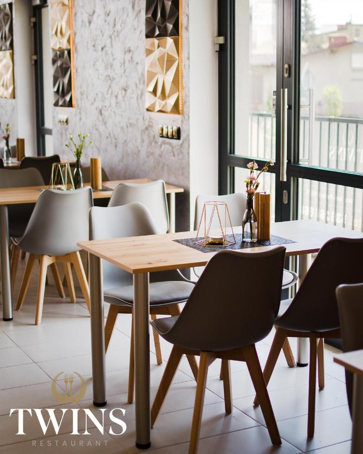 Aparthotel W Dolinie Stawow Zator By Housine Las Ngoại thất bức ảnh