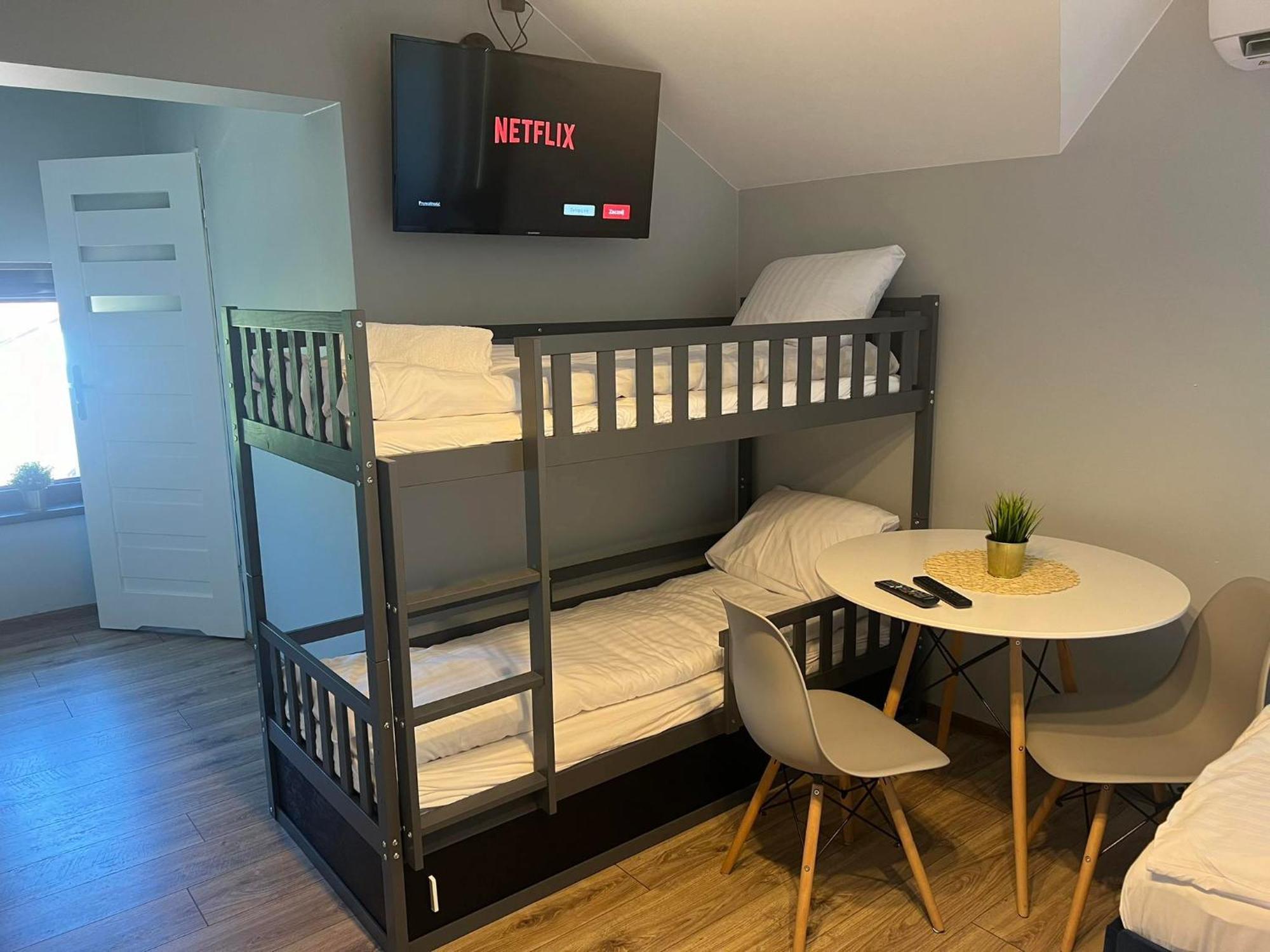 Aparthotel W Dolinie Stawow Zator By Housine Las Phòng bức ảnh