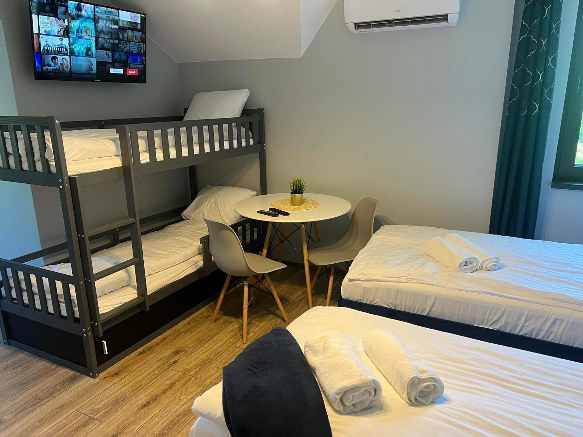 Aparthotel W Dolinie Stawow Zator By Housine Las Phòng bức ảnh